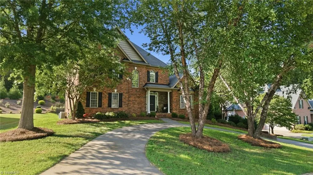 4701 Pebble Lake Drive Pfafftown, NC 27040