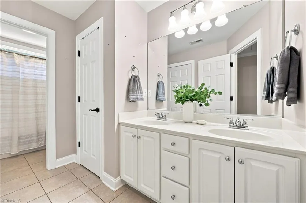 4701 Pebble Lake Drive Pfafftown, NC 27040