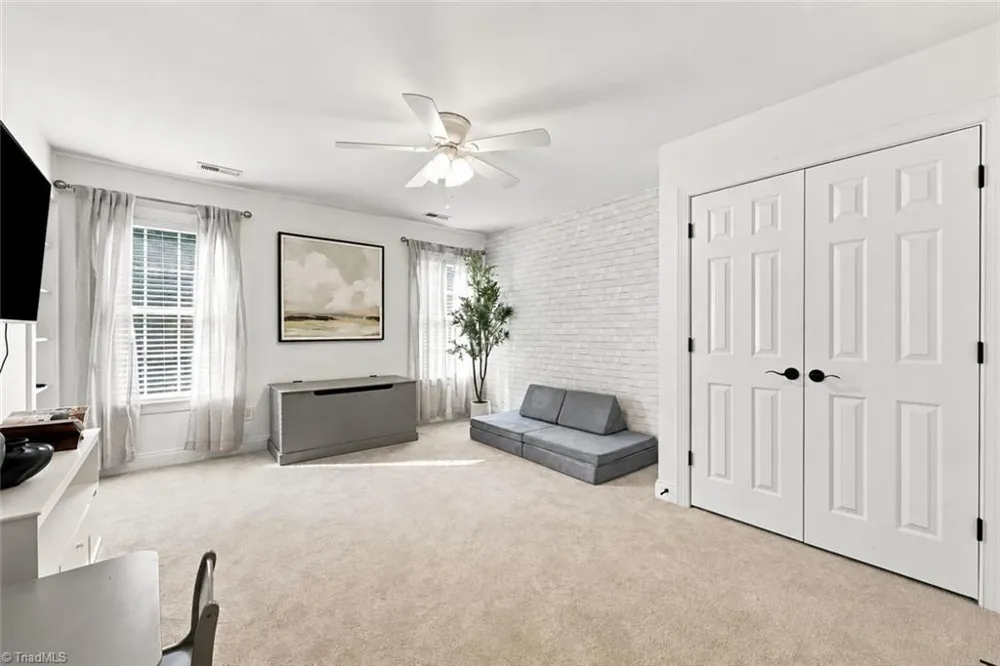4701 Pebble Lake Drive Pfafftown, NC 27040