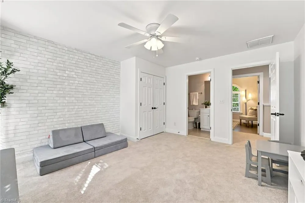 4701 Pebble Lake Drive Pfafftown, NC 27040