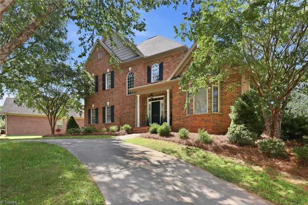 4701 Pebble Lake Drive Pfafftown, NC 27040
