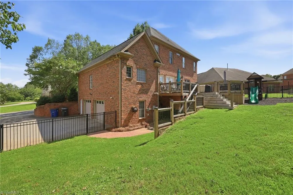4701 Pebble Lake Drive Pfafftown, NC 27040