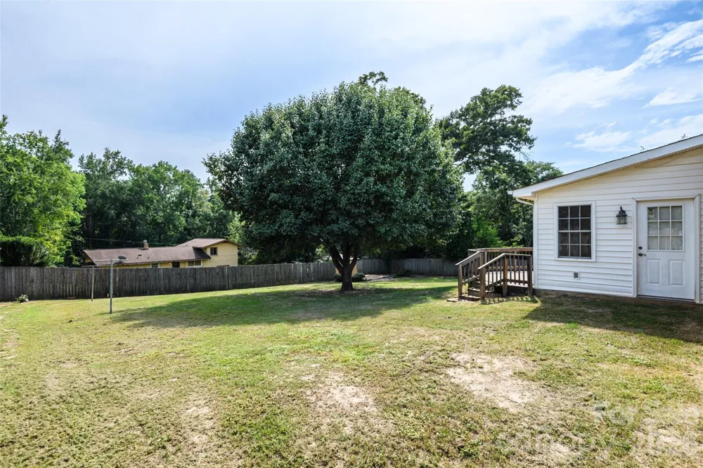 5426 Oakcrest Road Sumter, SC 29154