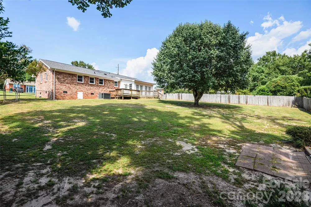 5426 Oakcrest Road Sumter, SC 29154