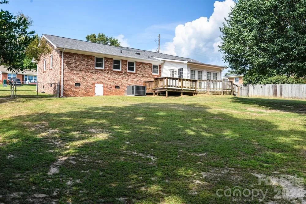 5426 Oakcrest Road Sumter, SC 29154