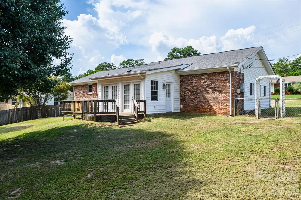 5426 Oakcrest Road Sumter, SC 29154