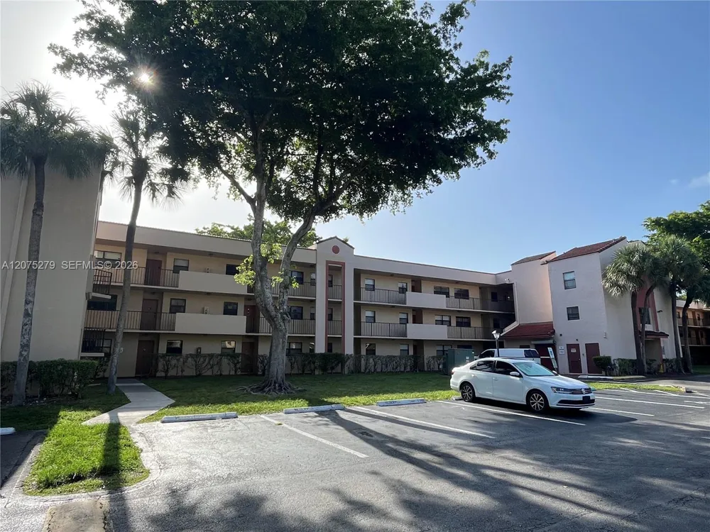3252 Foxcroft Rd #104 Miramar, FL 33025