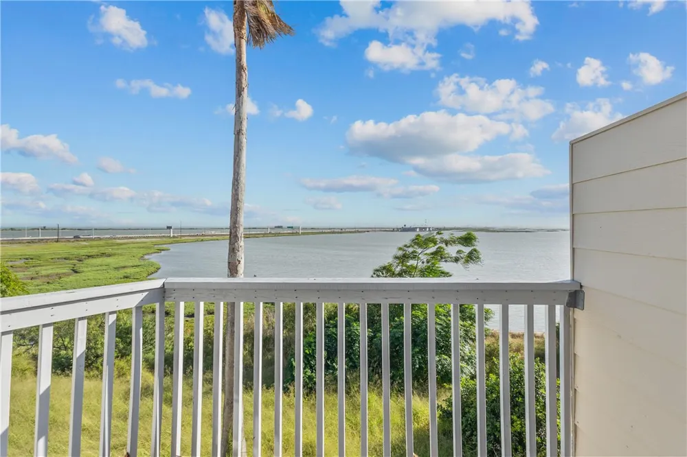 1001 W Bayview Boulevard Portland, TX 78374