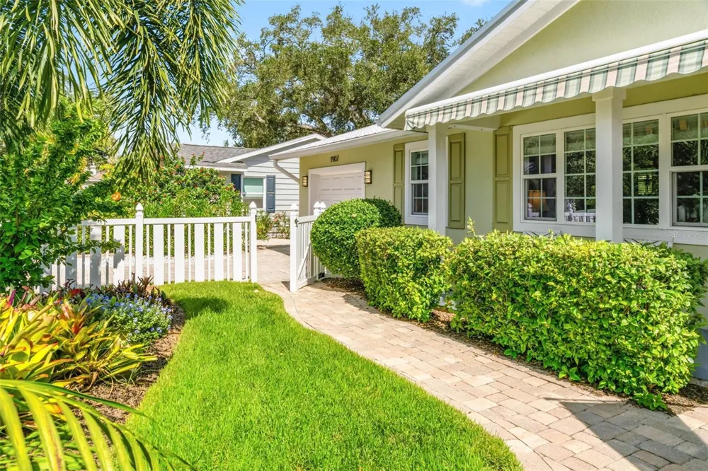 1907 MAGNOLIA STREET Sarasota, FL 34239