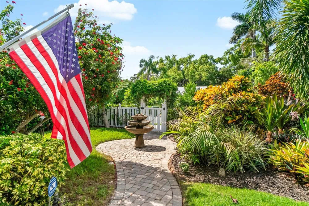 1907 MAGNOLIA STREET Sarasota, FL 34239