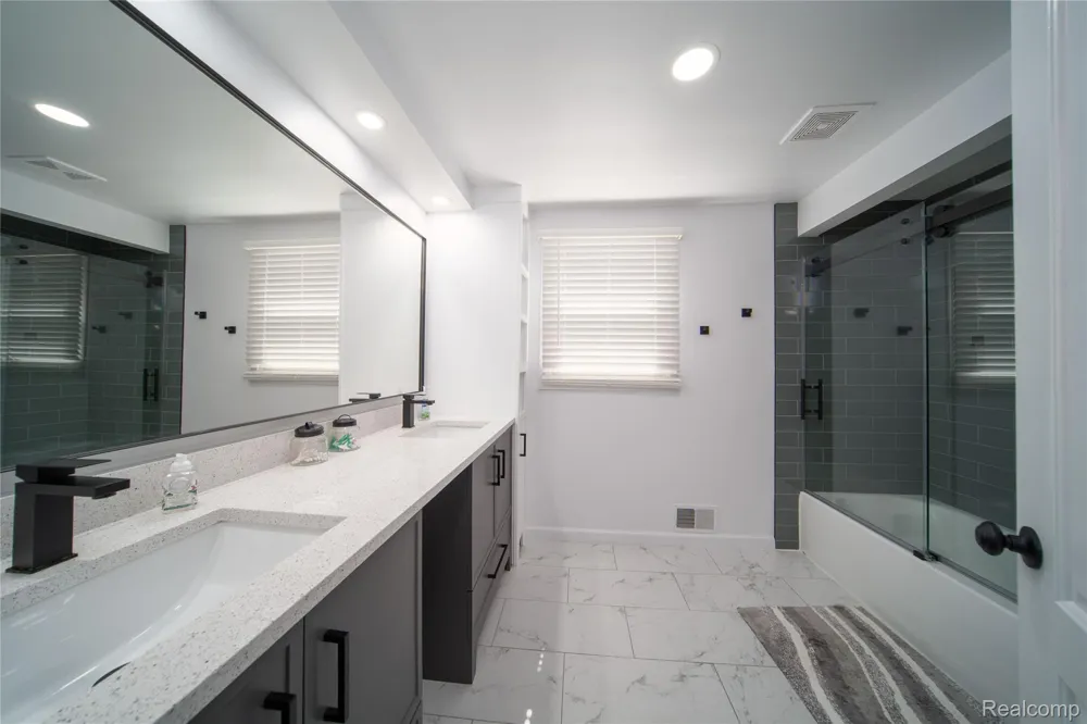 31115 Tiverton Street Farmington Hills City, MI 48331