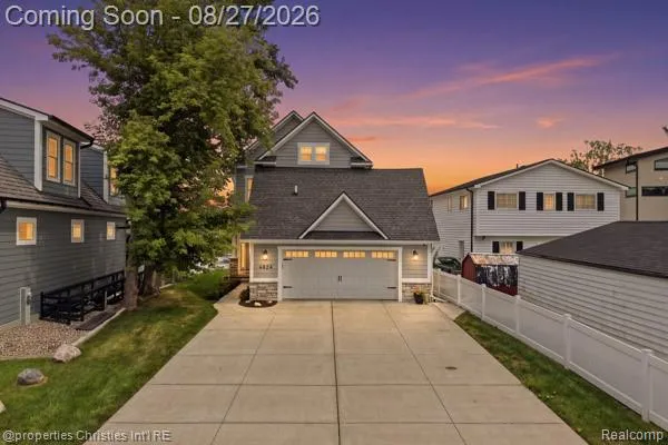 4824 Clinton Drive Independence Charter Township, MI 48346