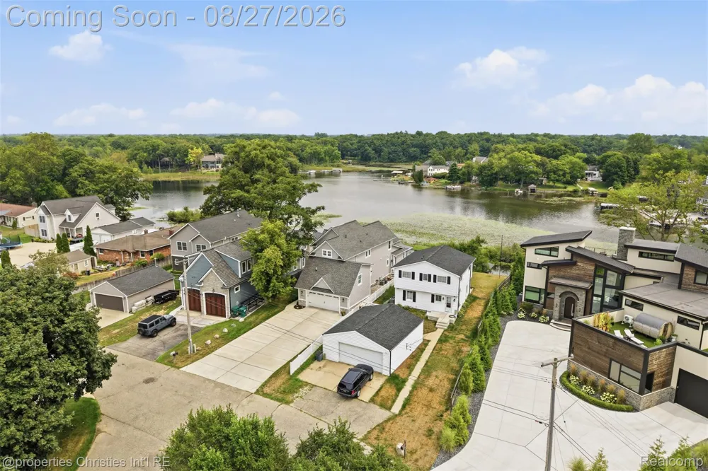 4824 Clinton Drive Independence Charter Township, MI 48346