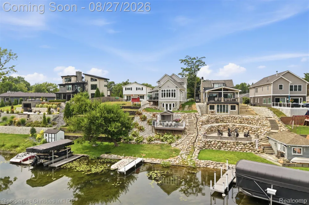 4824 Clinton Drive Independence Charter Township, MI 48346