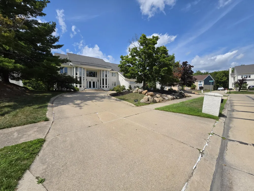 6122 Trailwood Lane West Bloomfield Charter Township, MI 48322