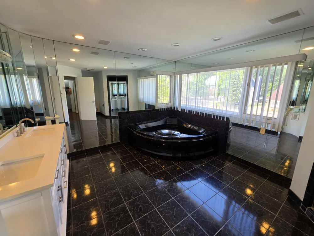 6122 Trailwood Lane West Bloomfield Charter Township, MI 48322