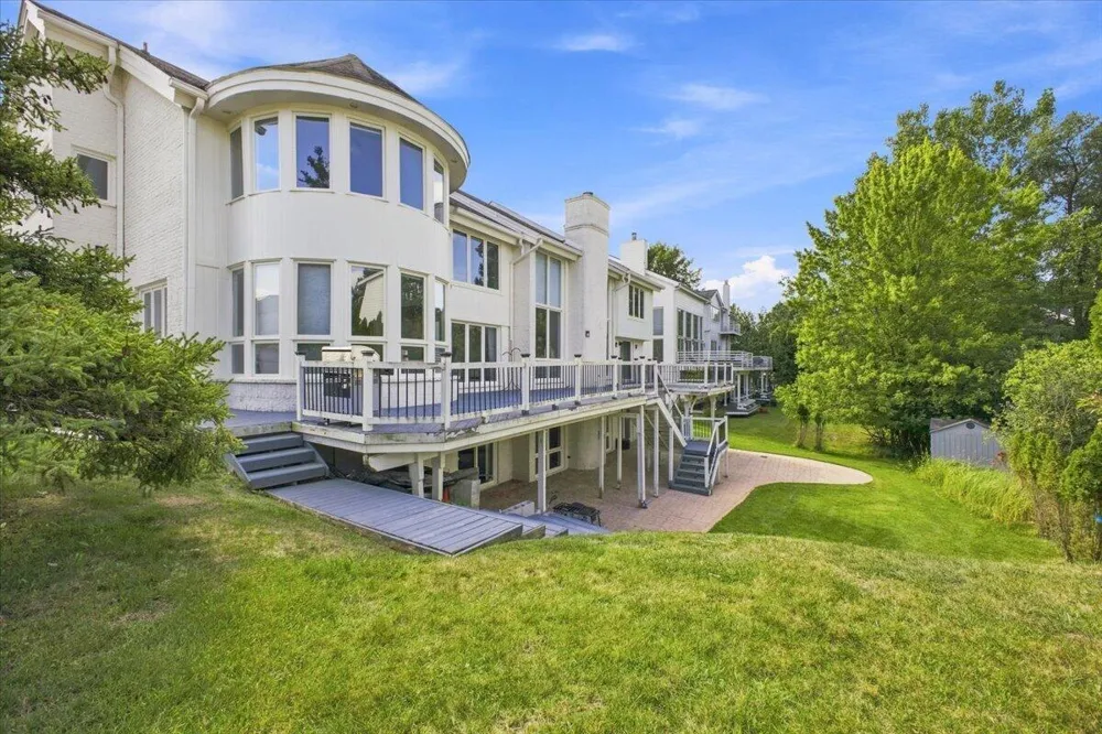 6122 Trailwood Lane West Bloomfield Charter Township, MI 48322