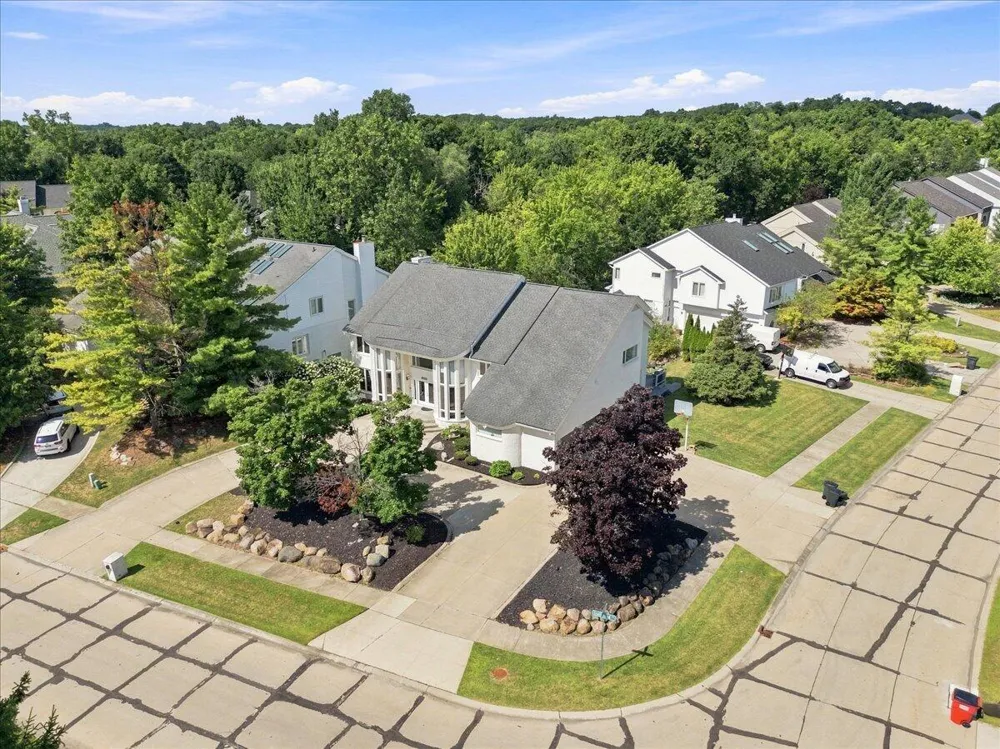 6122 Trailwood Lane West Bloomfield Charter Township, MI 48322
