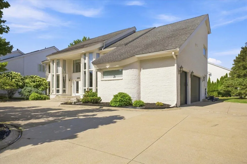 6122 Trailwood Lane West Bloomfield Charter Township, MI 48322