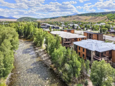 1070 Blue River Parkway #302