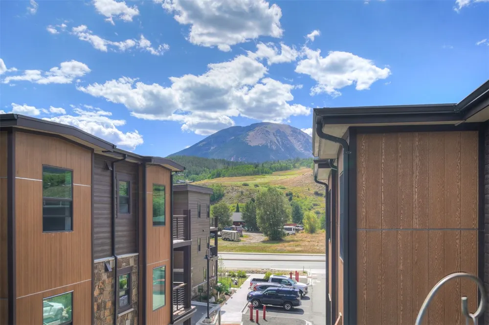 1070 Blue River Parkway #302 Silverthorne, CO 80498