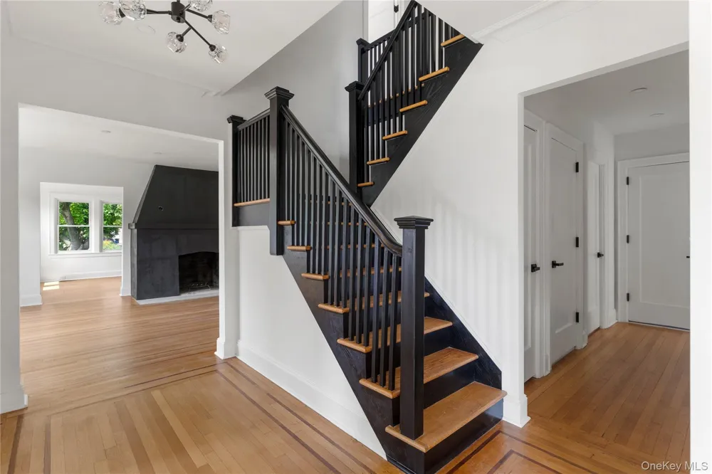 220 Pomander Road Mineola, NY 11501