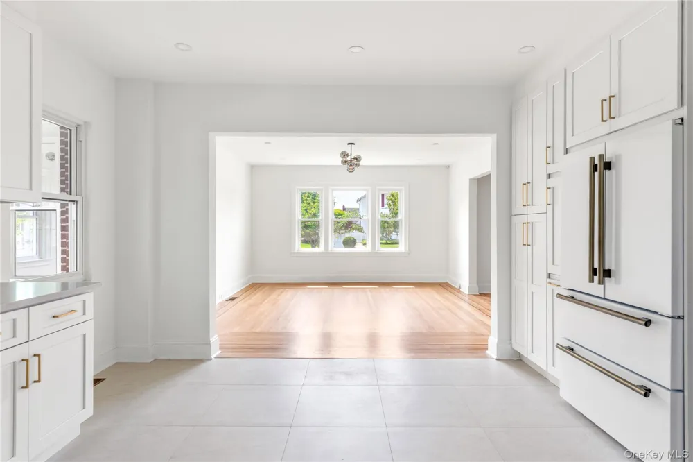 220 Pomander Road Mineola, NY 11501