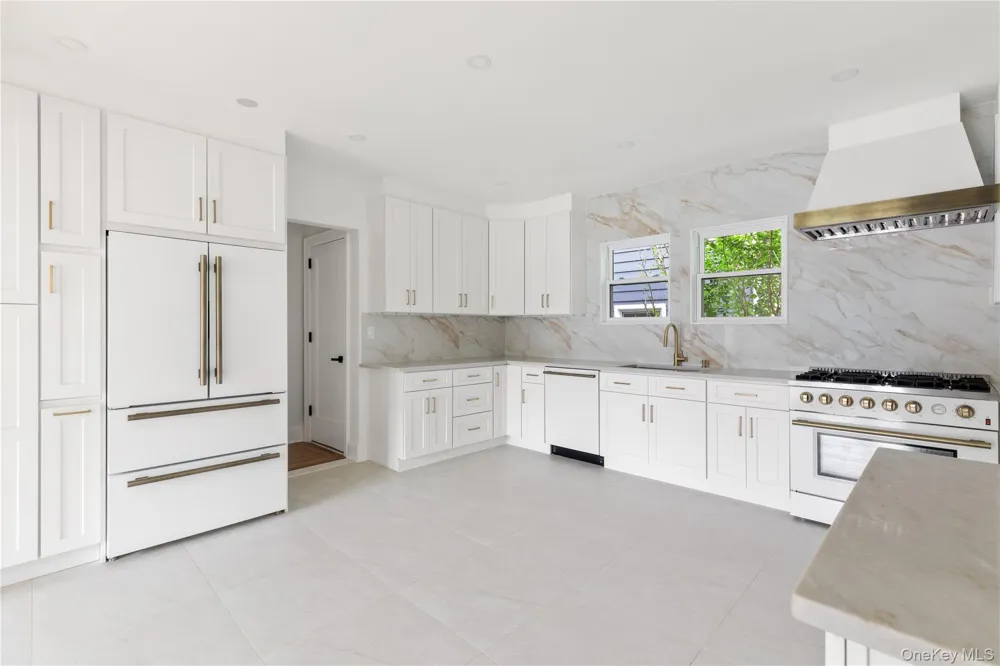 220 Pomander Road Mineola, NY 11501