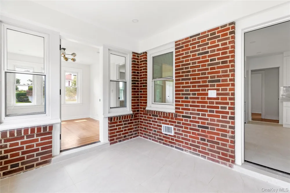 220 Pomander Road Mineola, NY 11501