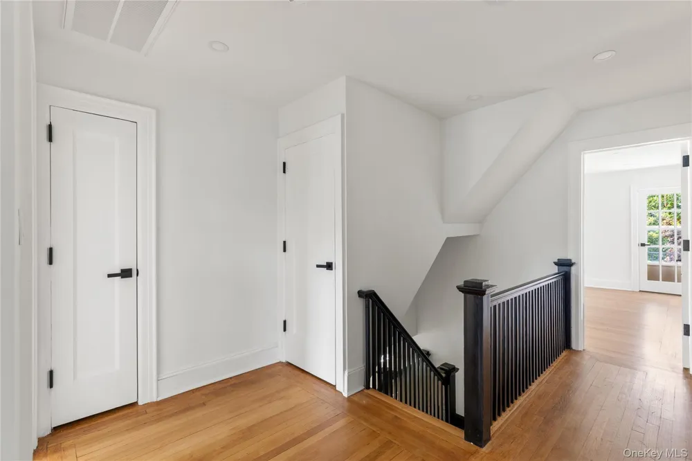 220 Pomander Road Mineola, NY 11501