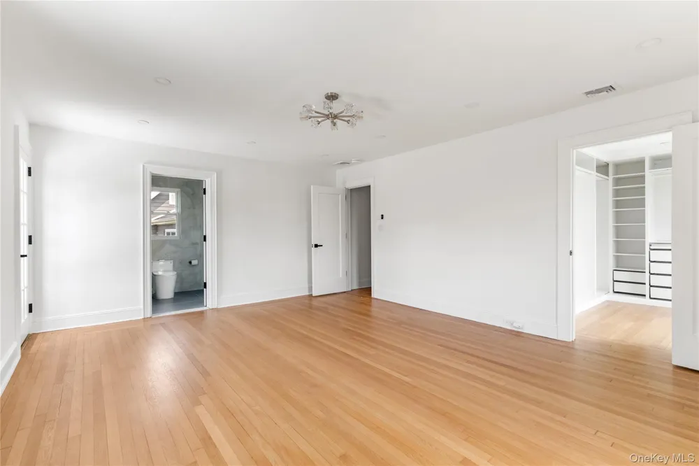 220 Pomander Road Mineola, NY 11501