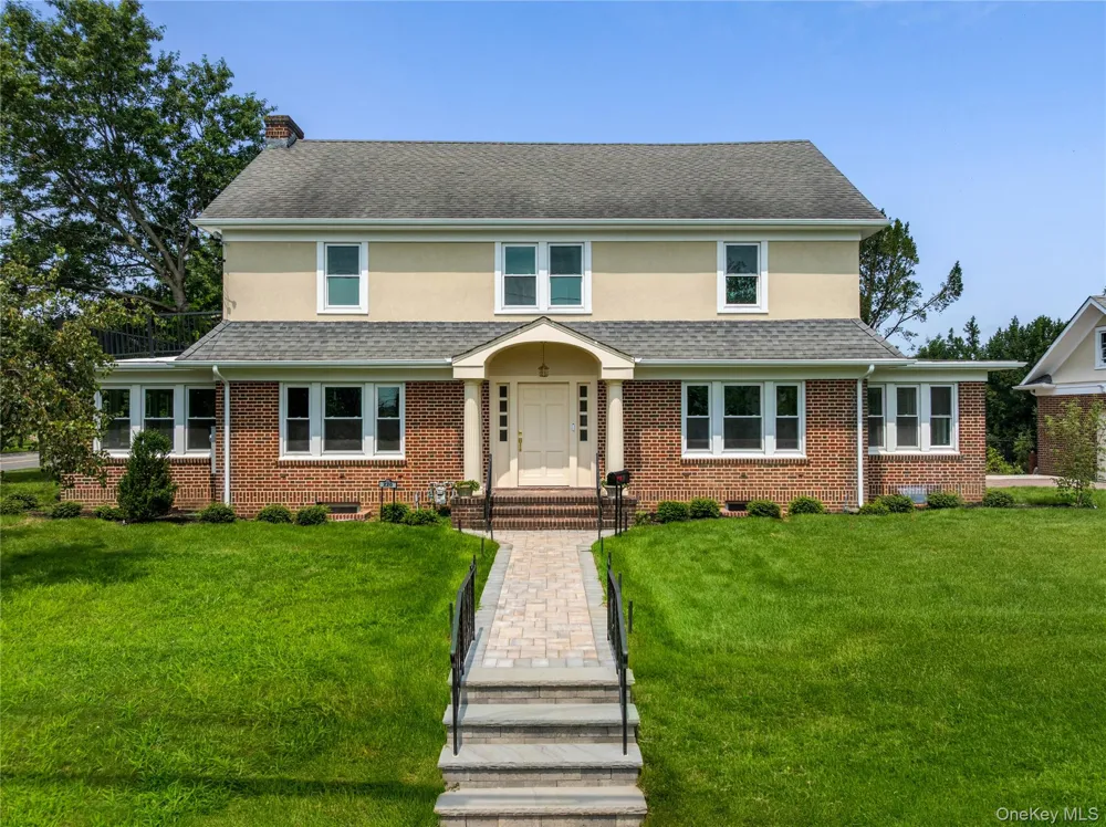 220 Pomander Road Mineola, NY 11501