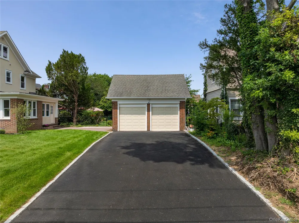 220 Pomander Road Mineola, NY 11501
