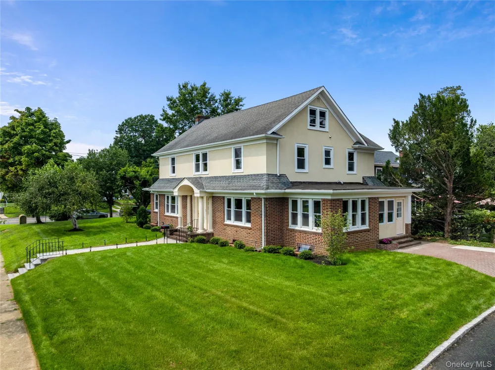 220 Pomander Road Mineola, NY 11501
