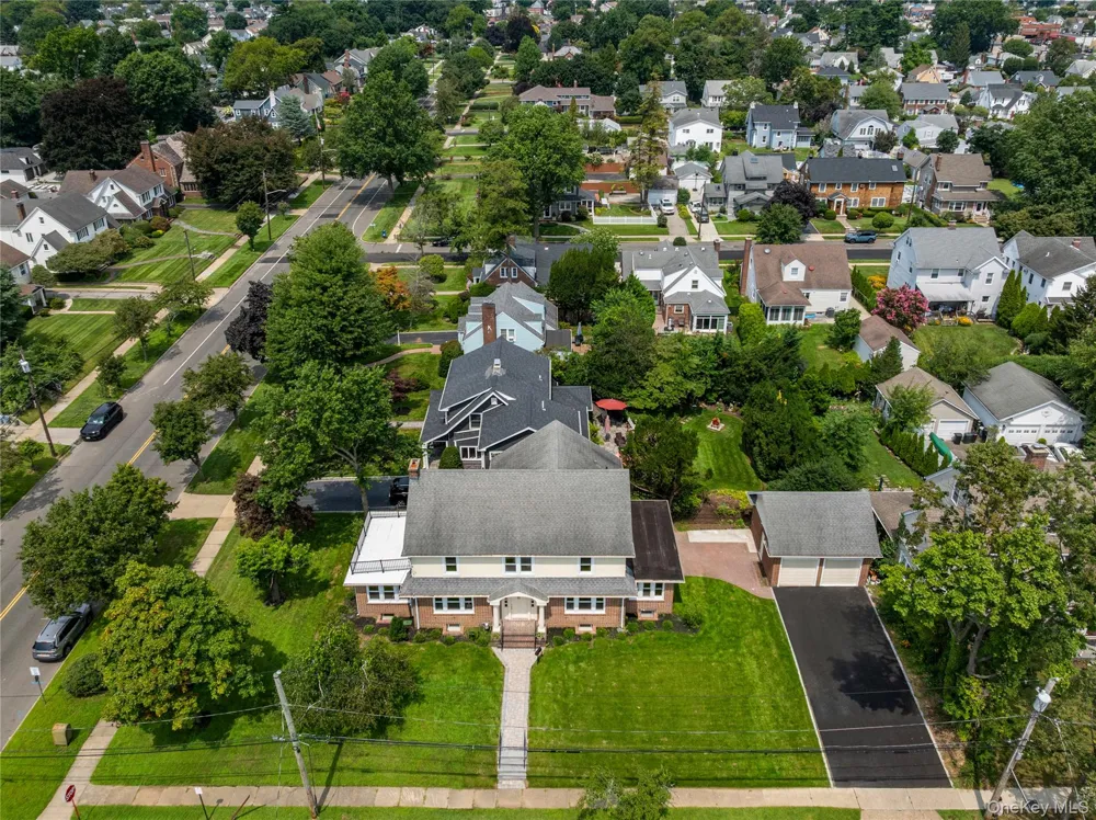 220 Pomander Road Mineola, NY 11501