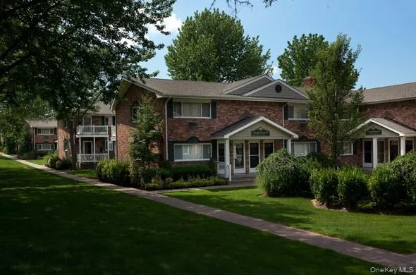 10 Westgate Drive #FA15 Bohemia, NY 11716