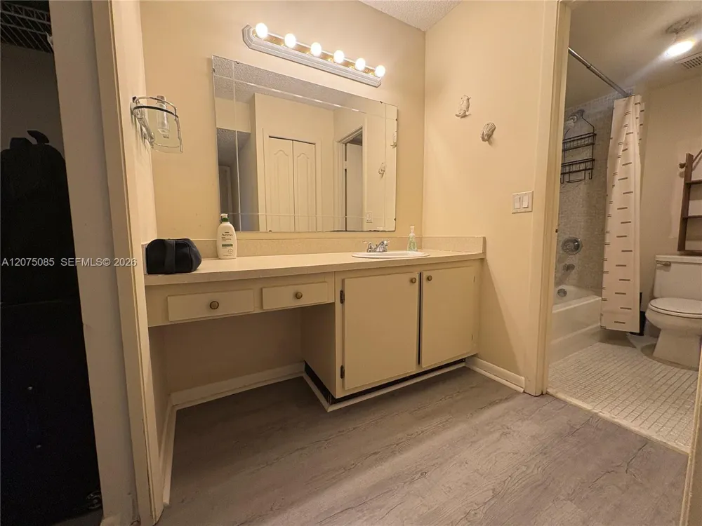 16471 Blatt Blvd #203 Weston, FL 33326