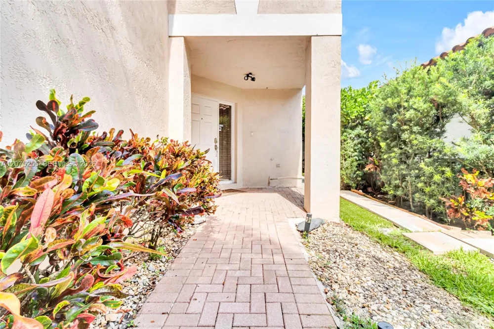 3884 NW 63rd Ter Coral Springs, FL 33067