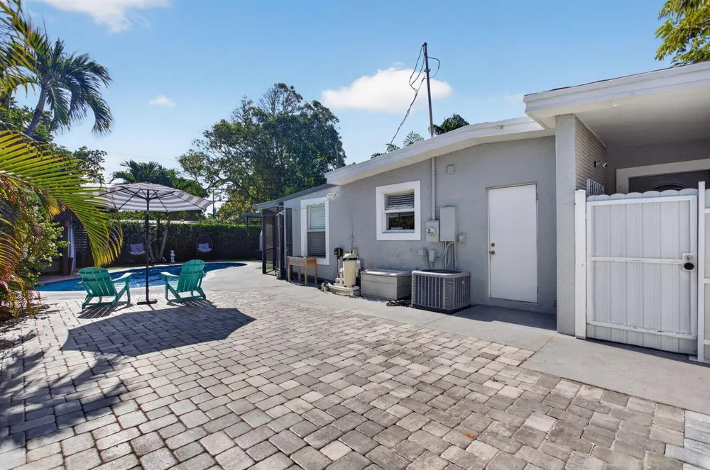 4520 NE 15TH AVENUE Pompano Beach, FL 33064