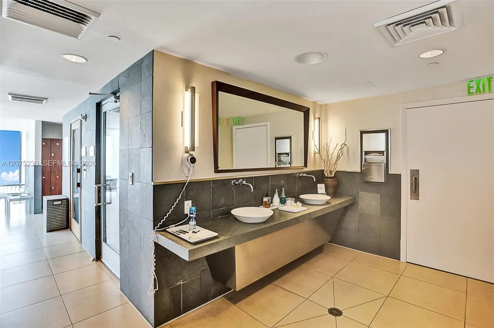 17001 Collins Ave #4102 Sunny Isles Beach, FL 33160
