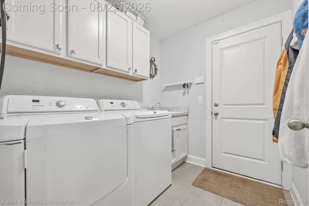 1917 Egret Pointe Genoa Township, MI 48843