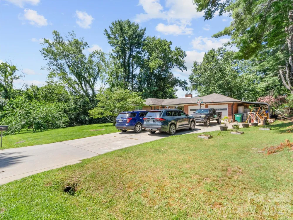38 Crowell Road Asheville, NC 28806