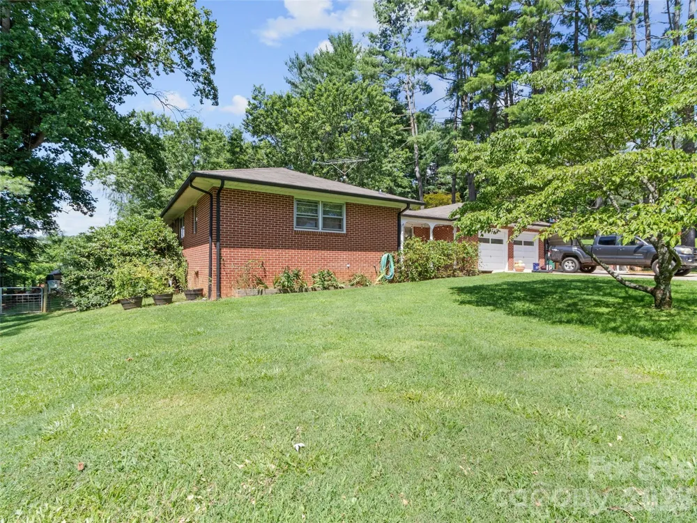 38 Crowell Road Asheville, NC 28806