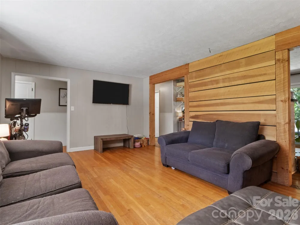 38 Crowell Road Asheville, NC 28806