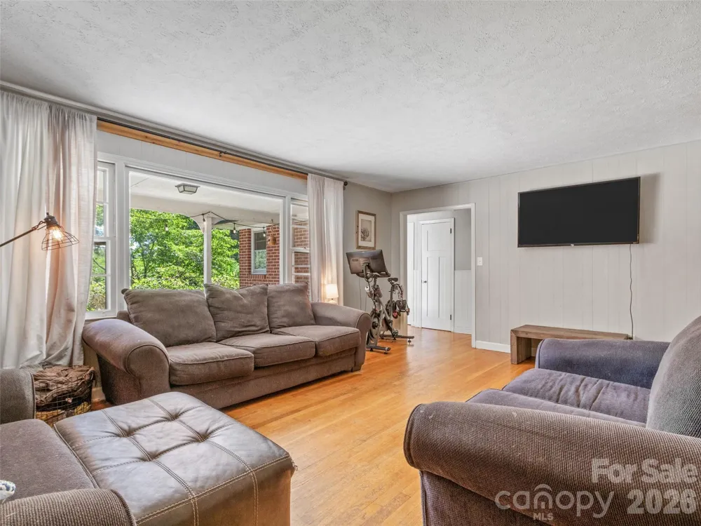 38 Crowell Road Asheville, NC 28806