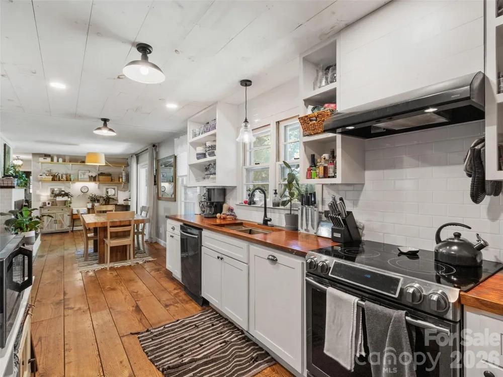 38 Crowell Road Asheville, NC 28806