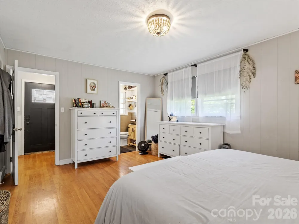 38 Crowell Road Asheville, NC 28806