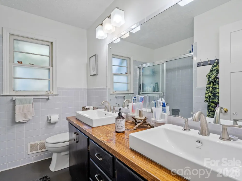 38 Crowell Road Asheville, NC 28806