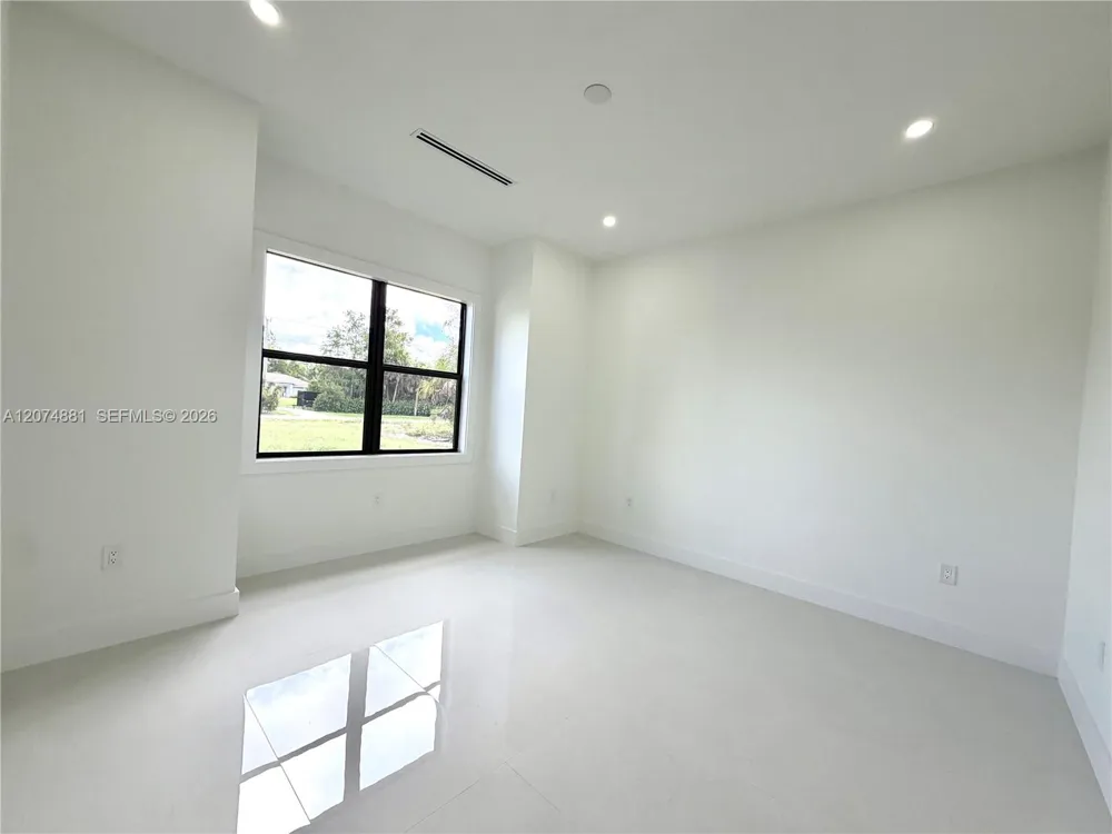 2514 56th Ave NE Naples, FL 34120
