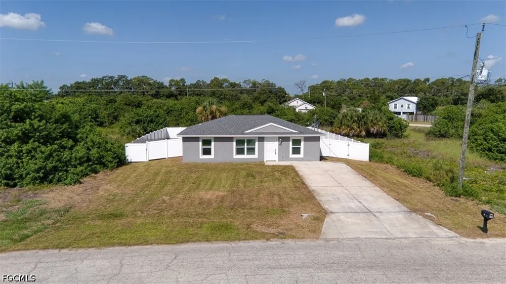 Pebble Lane Labelle, FL 33935